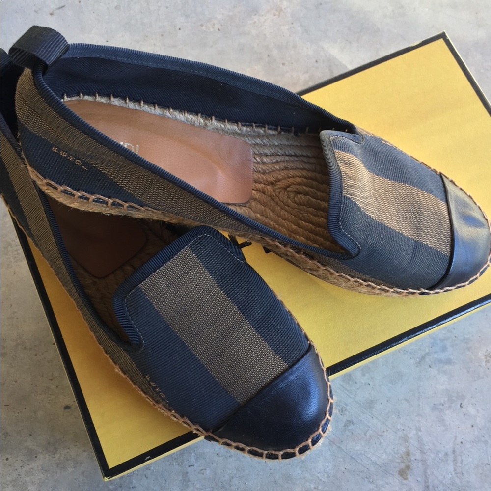 FENDI Tobacco/Black Flats